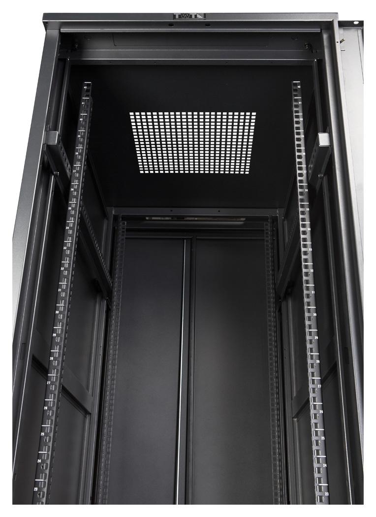 Шкаф коммутационный Lanmaster (TWT-CBB-27U-6X8-P1) напольный 27U 600x800мм пер.дв.перфор. задн.дв.перфор.2-хст. 2 бок.пан. 800кг черный IP20 сталь