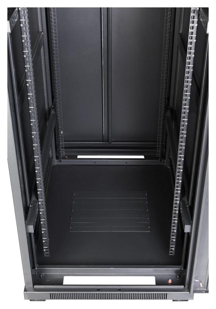 Шкаф коммутационный Lanmaster (TWT-CBB-27U-6X8-P1) напольный 27U 600x800мм пер.дв.перфор. задн.дв.перфор.2-хст. 2 бок.пан. 800кг черный IP20 сталь