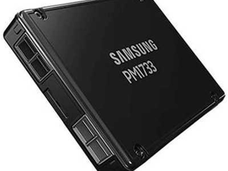 Твердотельный накопитель/ Samsung SSD PM1733, 3840GB, U.2(2.5" 15mm), NVMe, PCIe 4.0 x4/dual port x2, V-NAND, R/W 7000/3800MB/s, IOPs 1 500 000/135 000, TBW 7008, DWPD 1 (12 мес.) updated controller